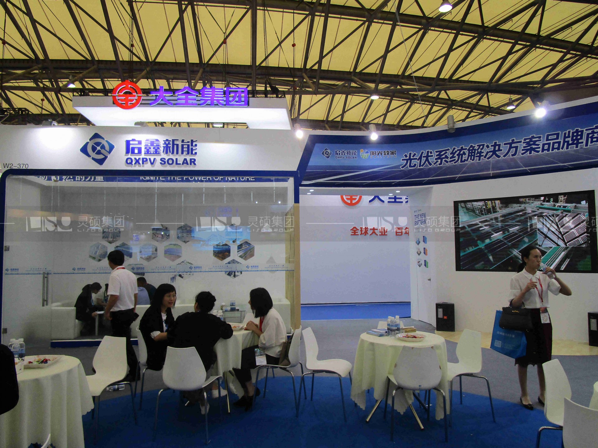 啟鑫-光伏展臺設(shè)計搭建案例