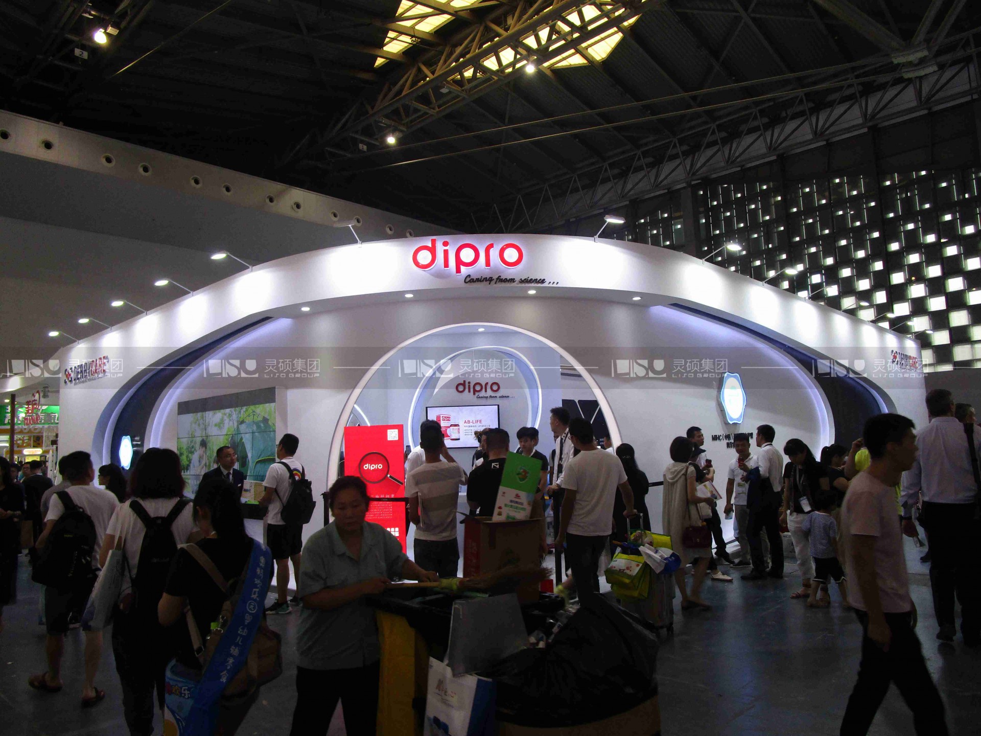 德貝康愛(ài)- CBME孕嬰童展展臺(tái)設(shè)計(jì)案例