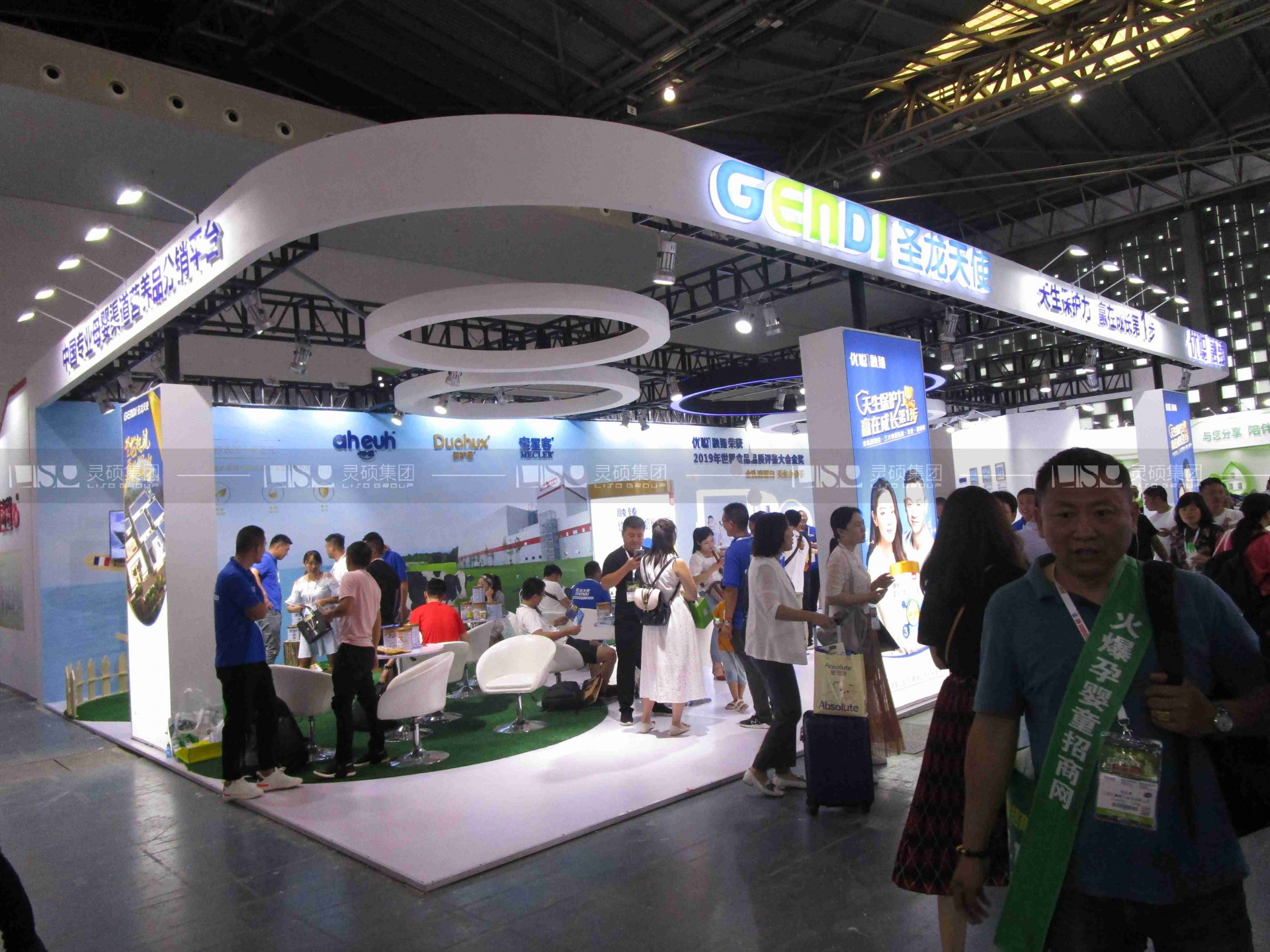 圣元-CBME孕嬰童展展臺設(shè)計案例