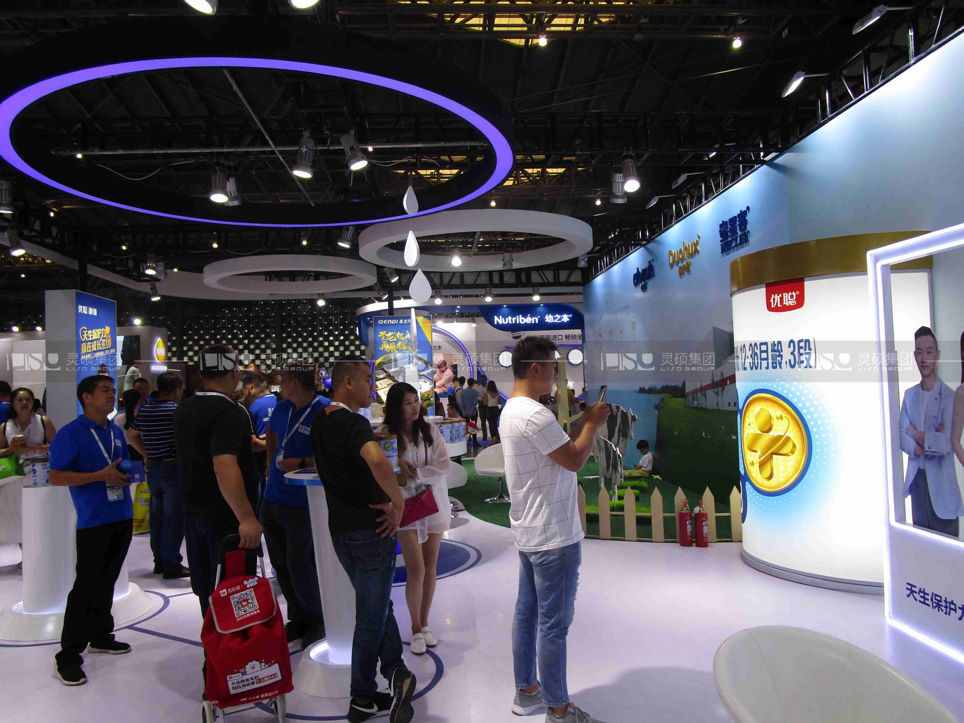 圣元-CBME孕嬰童展展臺設(shè)計案例