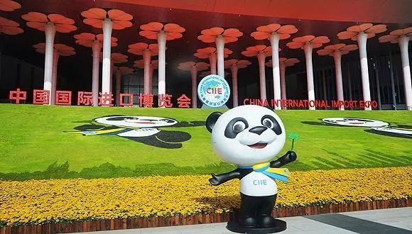 靈碩累計服務(wù)上海展會客戶100+家，本屆CIIE服務(wù)面積近7000平！傾力為客戶打造完美展臺，敬請期待