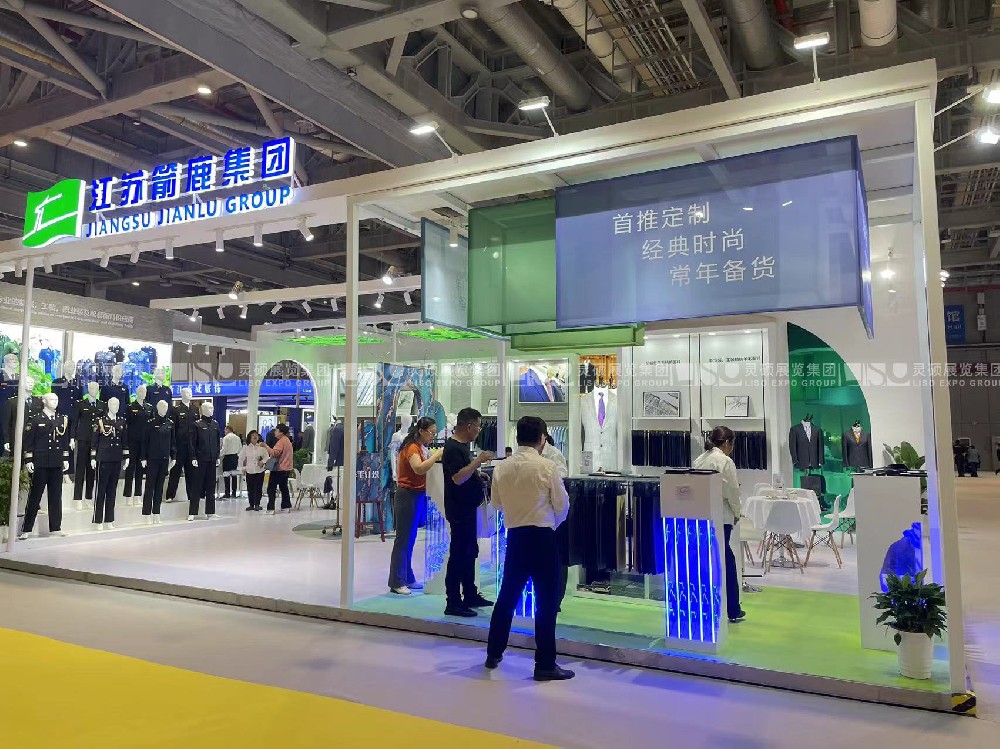 校服展展臺(tái)搭建案例-箭鹿集團(tuán)