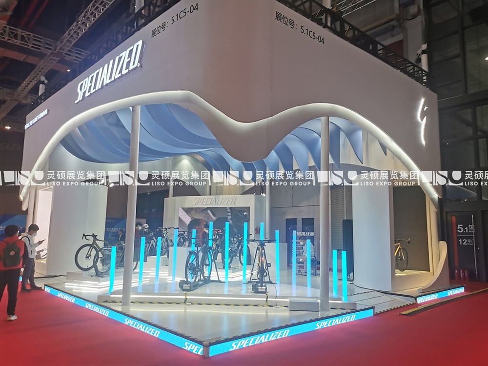 企業(yè)展位搭建：創(chuàng)意與科技共舞，引領(lǐng)展會新風(fēng)尚